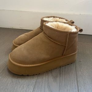 Ugg classic ultra mini platform boots, size 6, chestnut